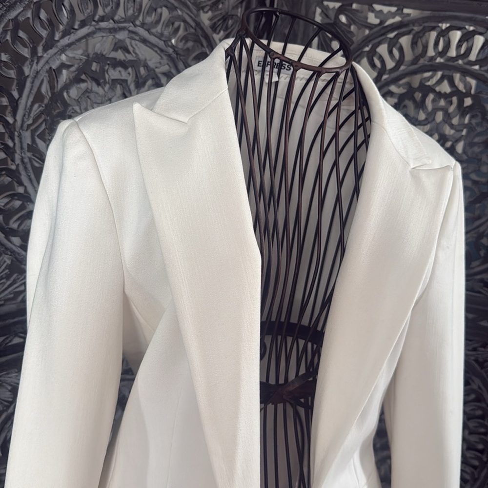 Express well made blazer classy white. like new. size 2 - Picture 5 of 10